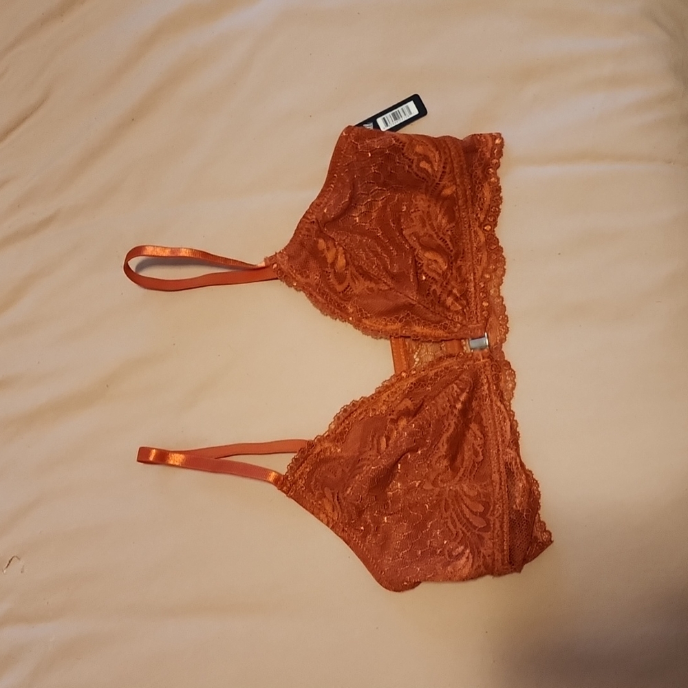 Beautiful Front Closure BootayBag bra Size small.